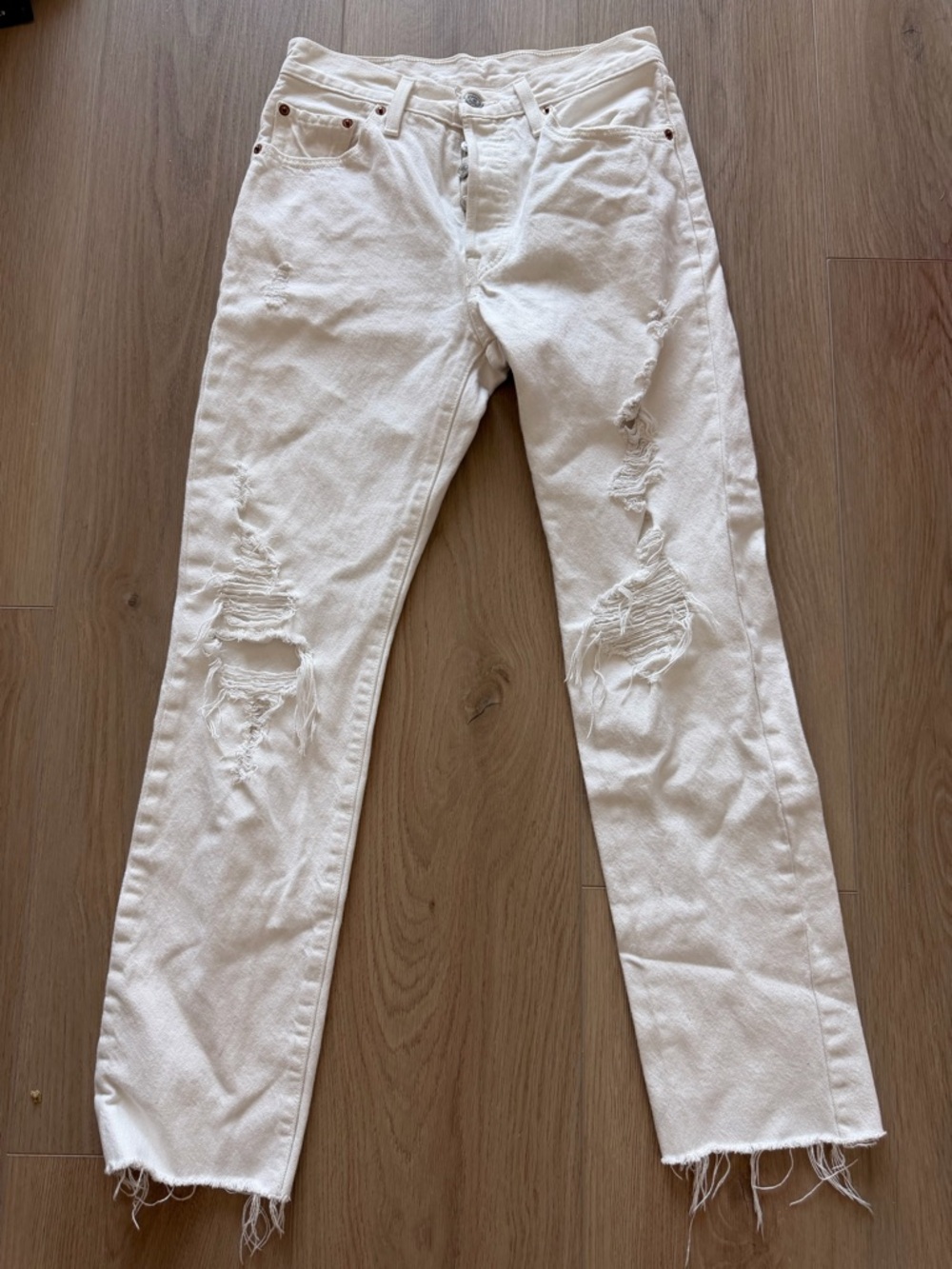 Levis 501 ORIGINAL RED TAB CROPPED DISTRESSED WHITE JEANS - 26x30